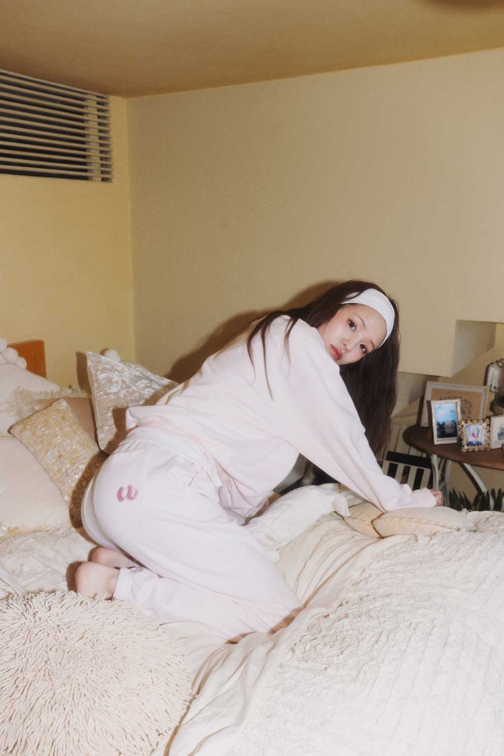 Embroidery Sweat Pants Pink